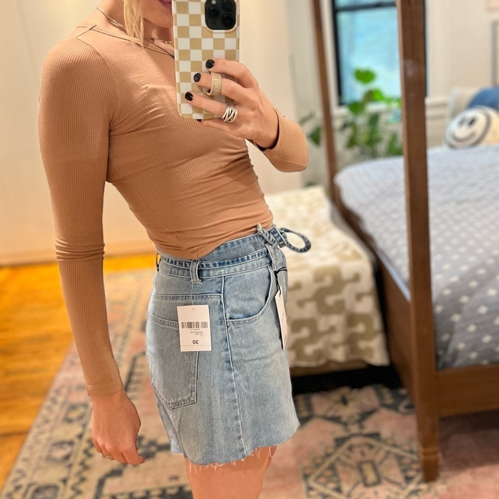 Forever 21 High Waisted Jean Shorts - Light Wash - Picture 5 of 9